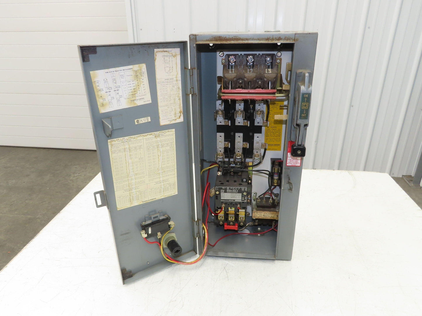 Square D 8538SBG13 Combination Motor Starter Size 0 NEMA 5Hp 600V 30A Fused