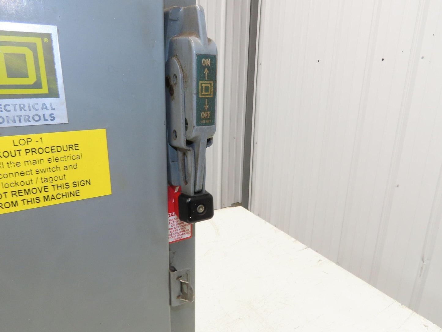 Square D 8538SBG13 Combination Motor Starter Size 0 NEMA 5Hp 600V 30A Fused