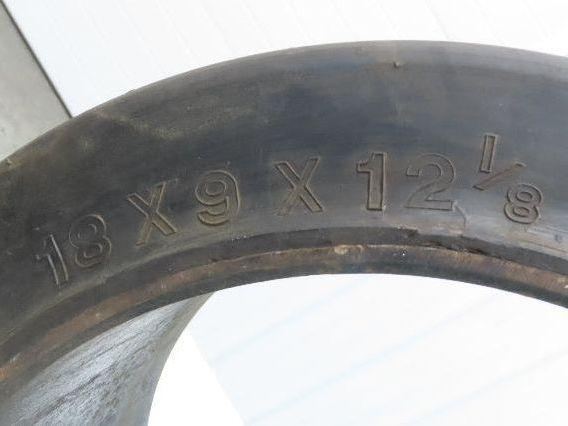 Solideal 18x9x12-1/8 Press-On Forklift Tire Solid Smooth Black