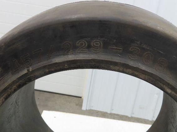 Solideal 18x9x12-1/8 Press-On Forklift Tire Solid Smooth Black