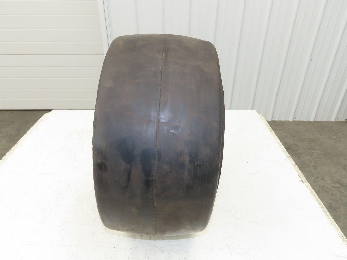 Solideal 18x9x12-1/8 Press-On Forklift Tire Solid Smooth Black