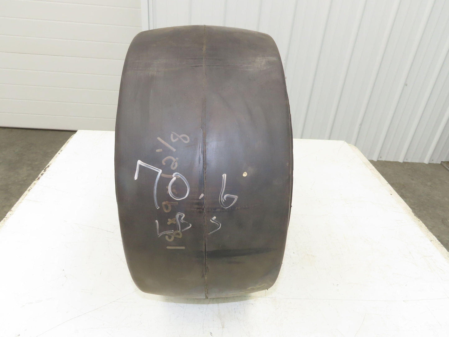 Solideal 18x9x12-1/8 Press-On Forklift Tire Solid Smooth Black