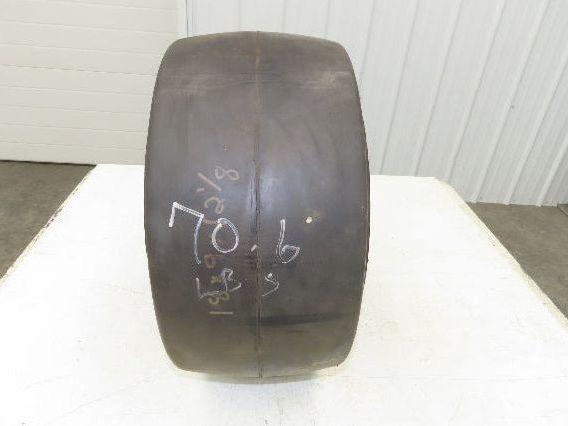 Solideal 18x9x12-1/8 Press-On Forklift Tire Solid Smooth Black