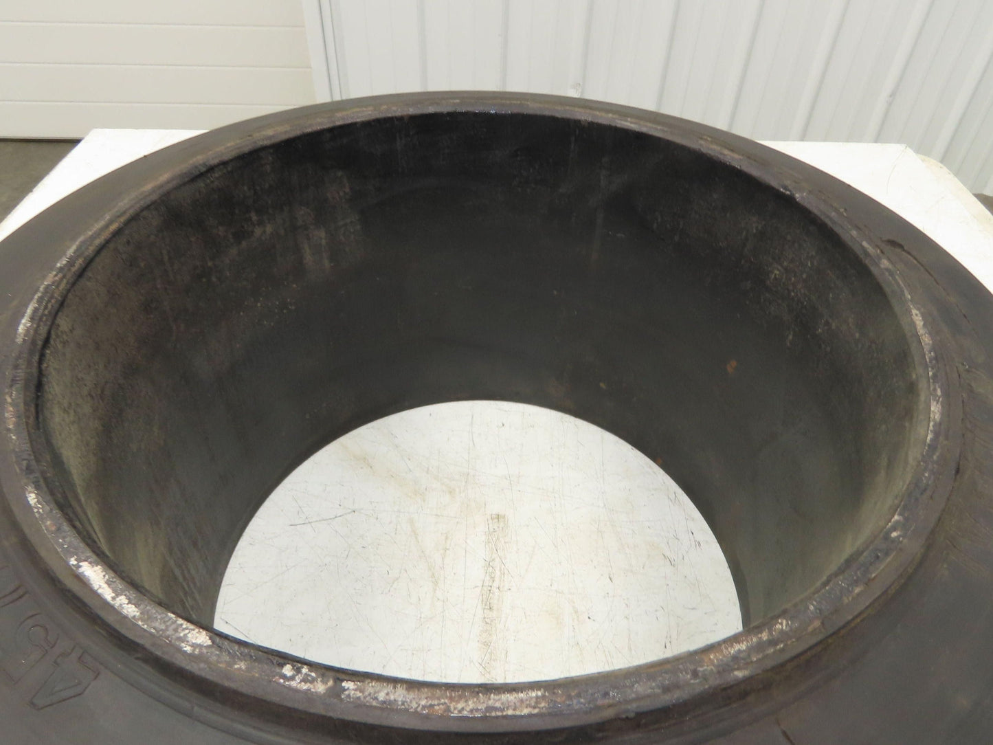 Solideal 18x9x12-1/8 Press-On Forklift Tire Solid Smooth Black