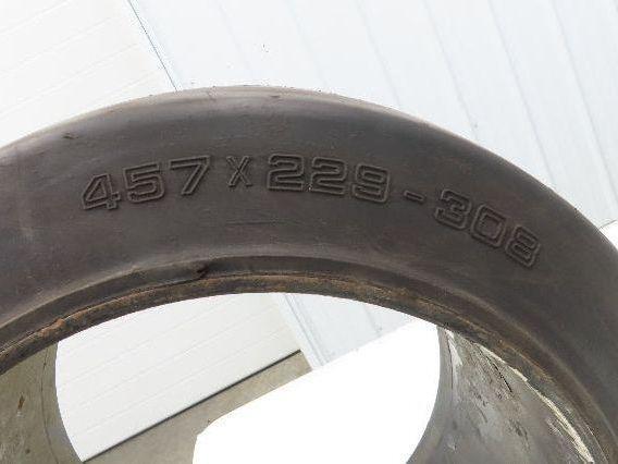 Clark 18x9x12-1/8 Press-On Forklift Tire Solid Smooth Black