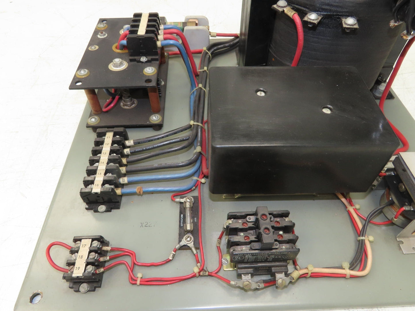 US Varidyne XR3-902410-D841 Exciter 22/440/550v 8/4/3amp 1Ph 1250 Frame 40vDC