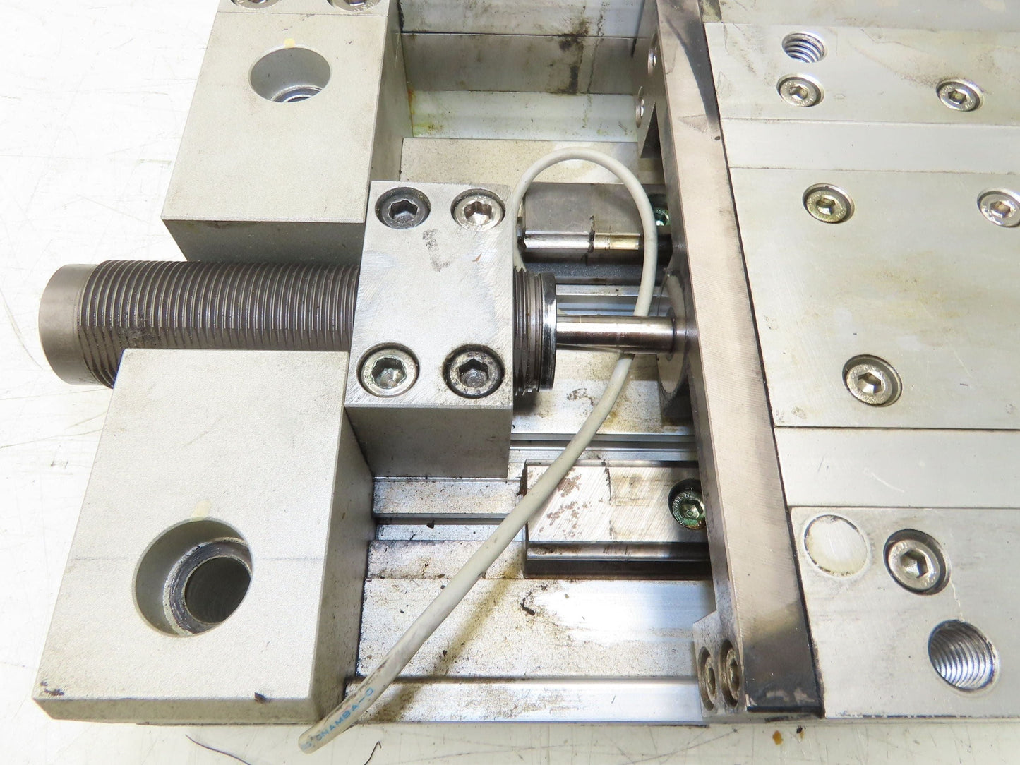 SMC MY2HT40G-300 Pneumatic Rodless Air Cylinder Guide 40mm Bore 300mm Stroke