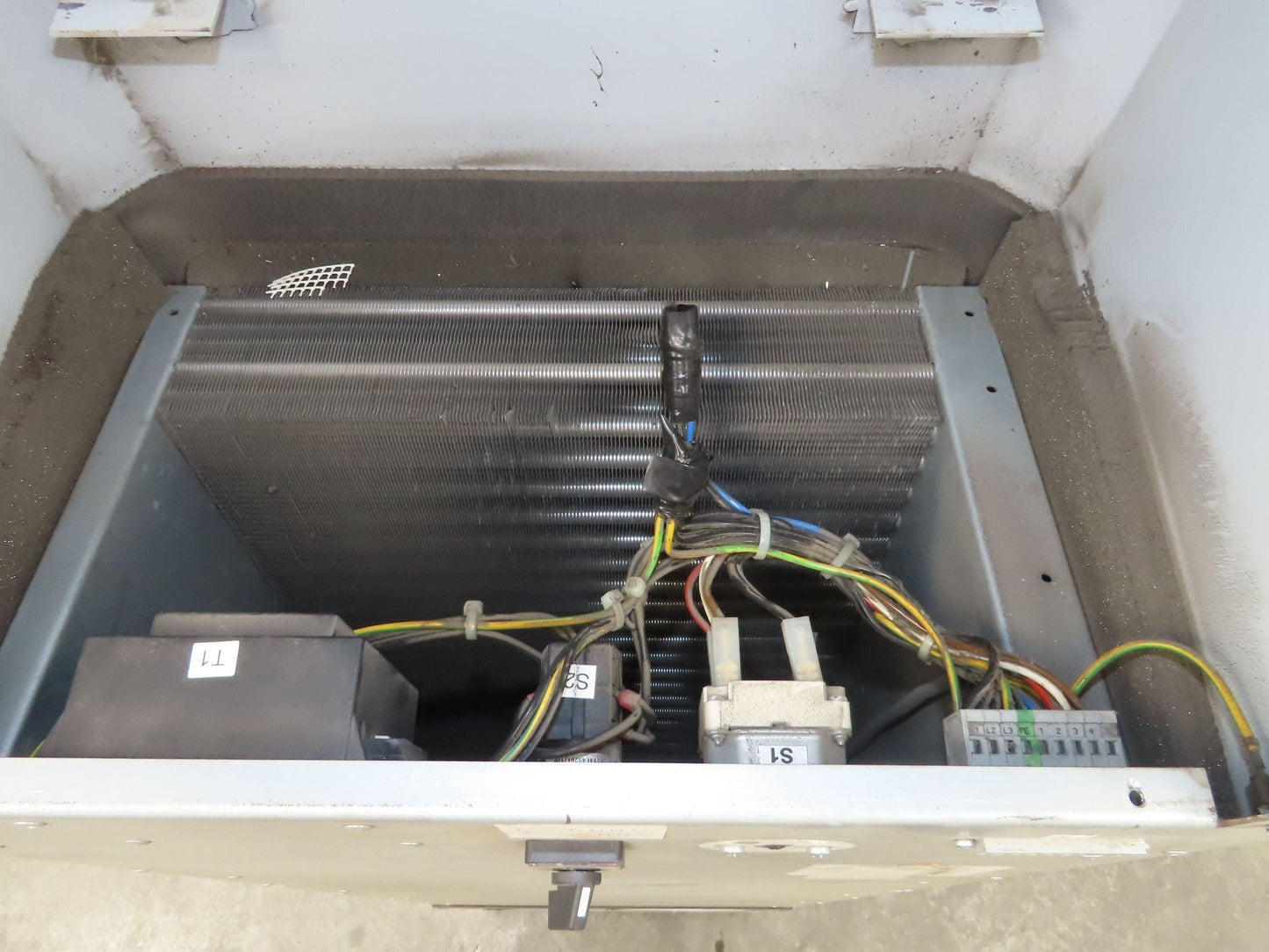 Rittal SK3216.480 Electrical Enclosure Air Water Heat Exchanger 7kw 480V