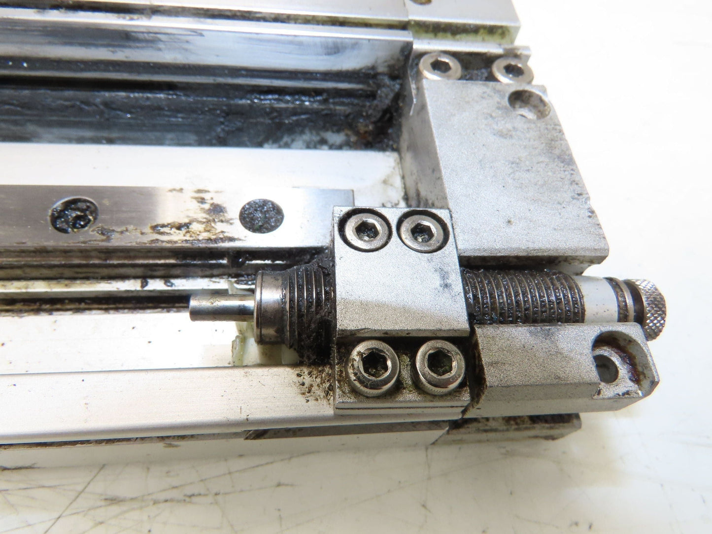 SMC MY2H16G-700 Pneumatic Rodless Air Cylinder Guide 16mm Bore 700mm Stroke