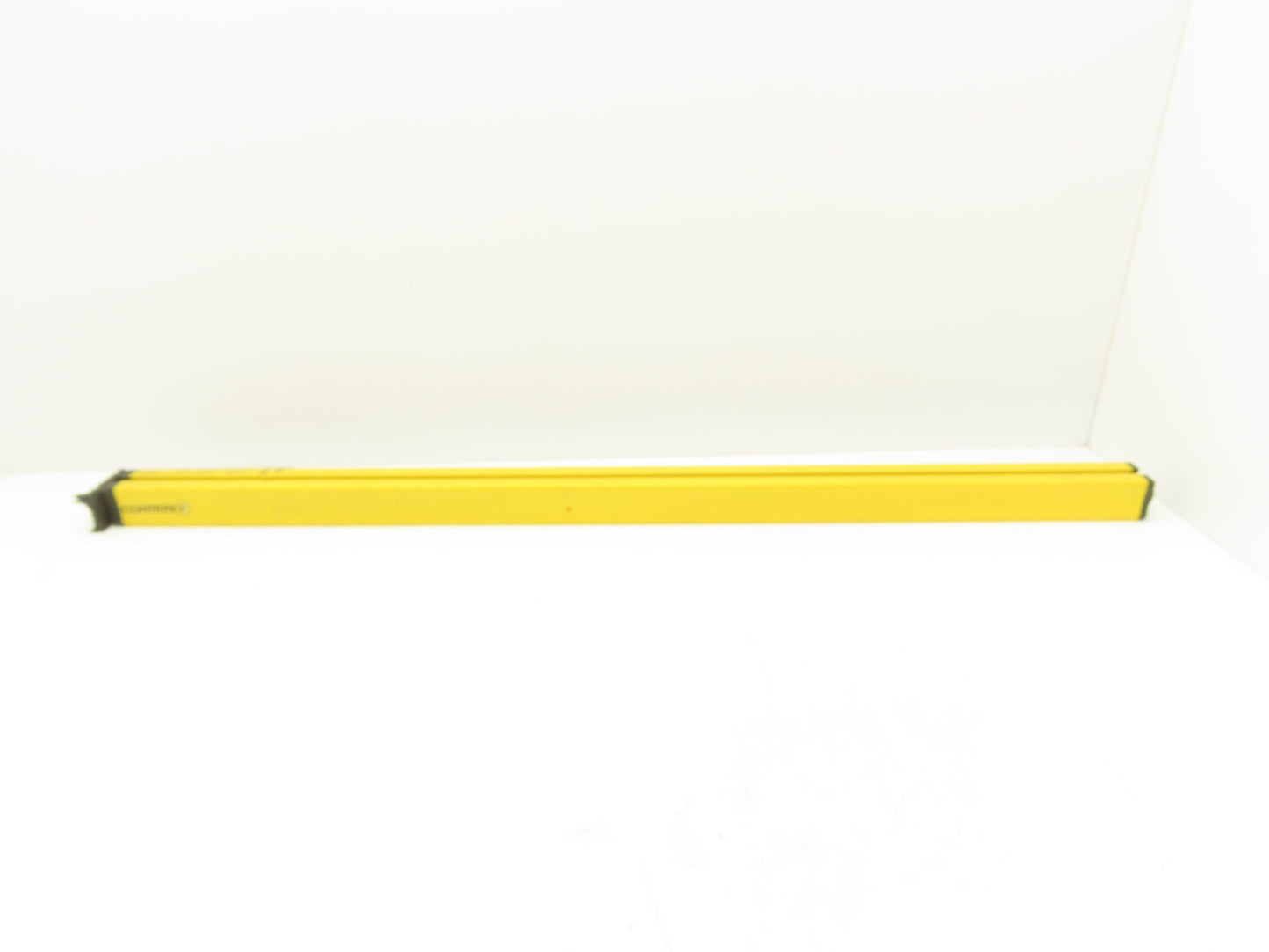 Contrinex YBB-30R4-0900-G012 Safety Light Curtain Receiver 924mm *Cracked Glass