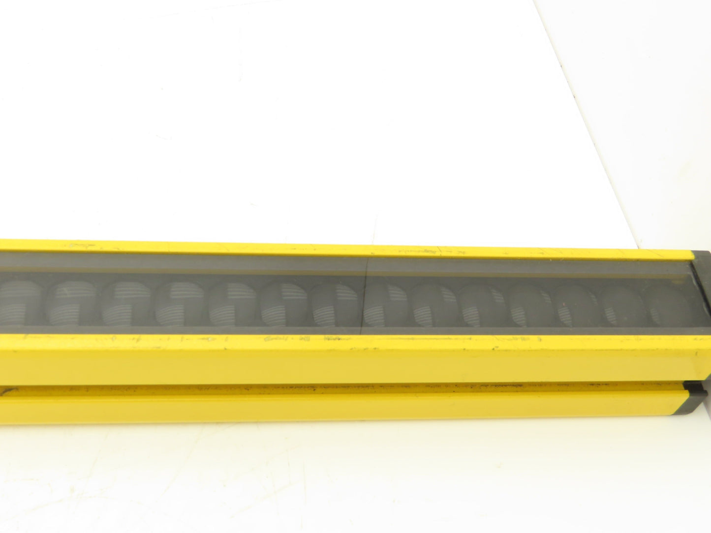 Contrinex YBB-30R4-0900-G012 Safety Light Curtain Receiver 924mm *Cracked Glass