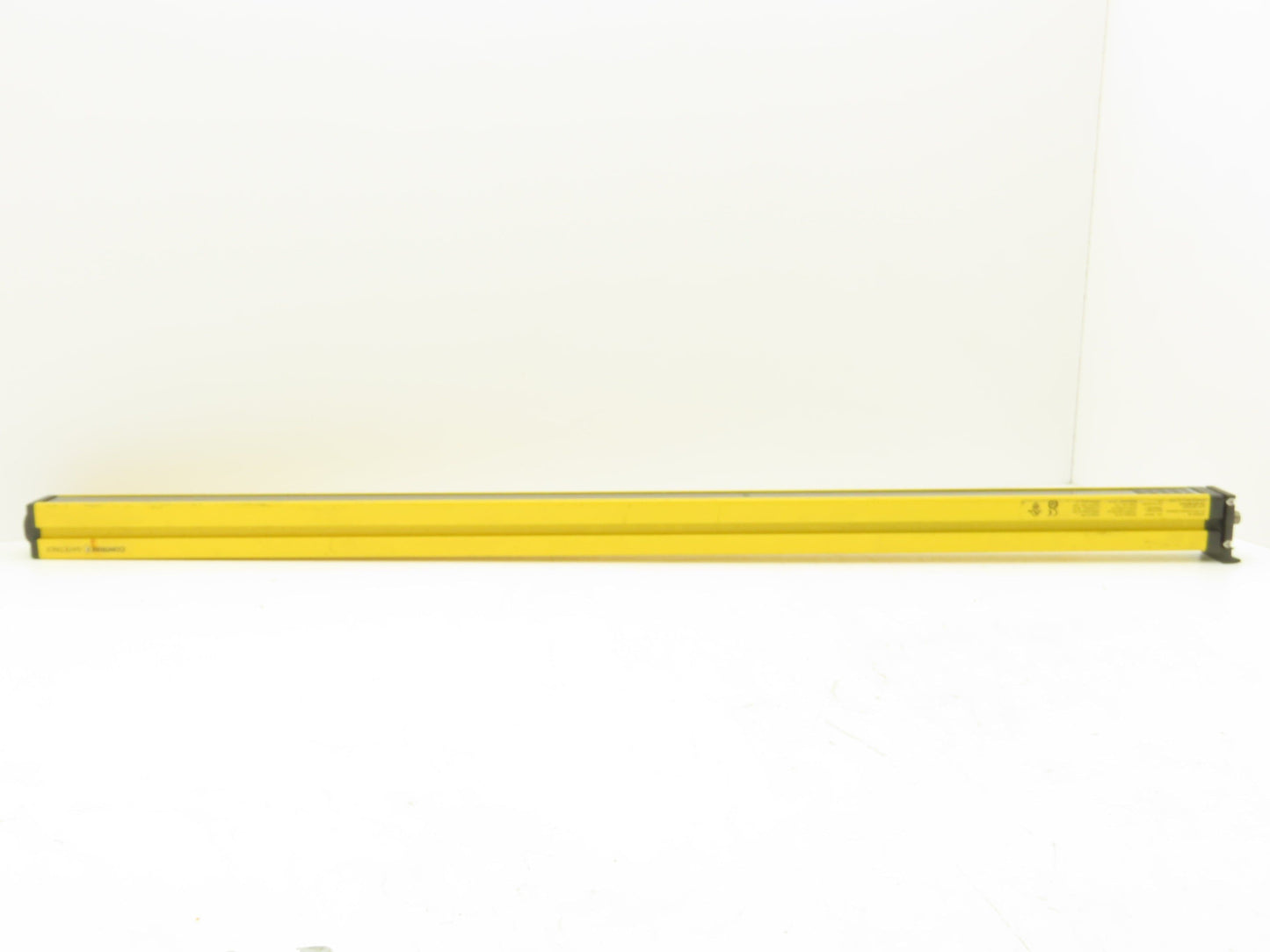 Contrinex YBB-30R4-0900-G012 Safety Light Curtain Receiver 924mm *Cracked Glass