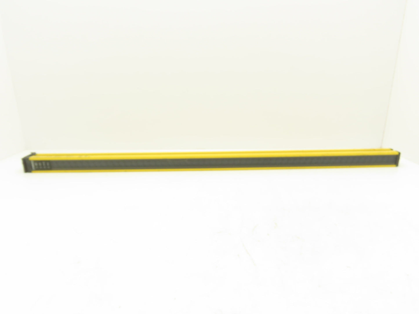 Contrinex YBB-30R4-0900-G012 Safety Light Curtain Receiver 924mm *Cracked Glass