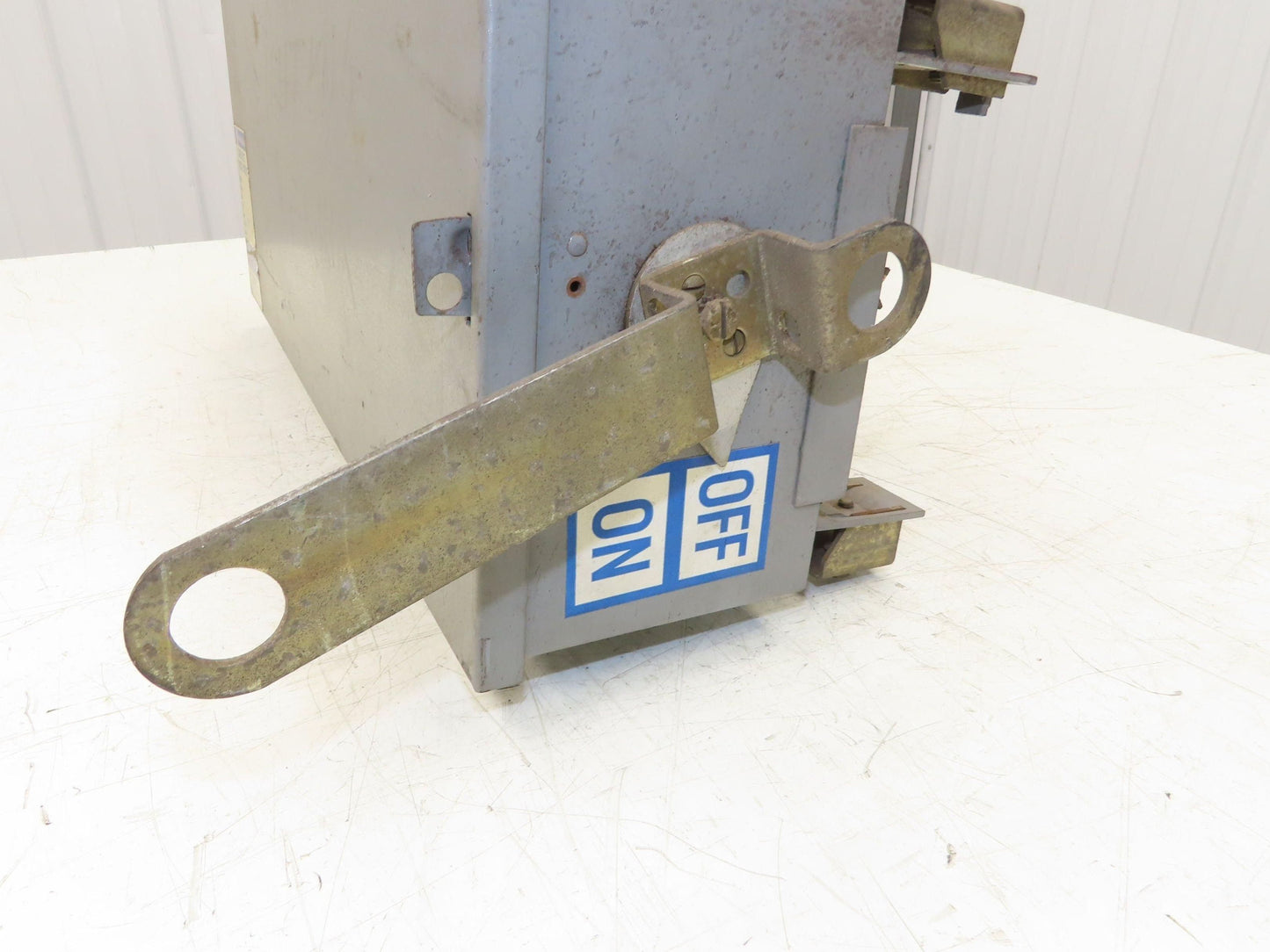 Westinghouse Fusible Busway Disconnect Switch Bus Plug 60A 600VAC 3PH 3W