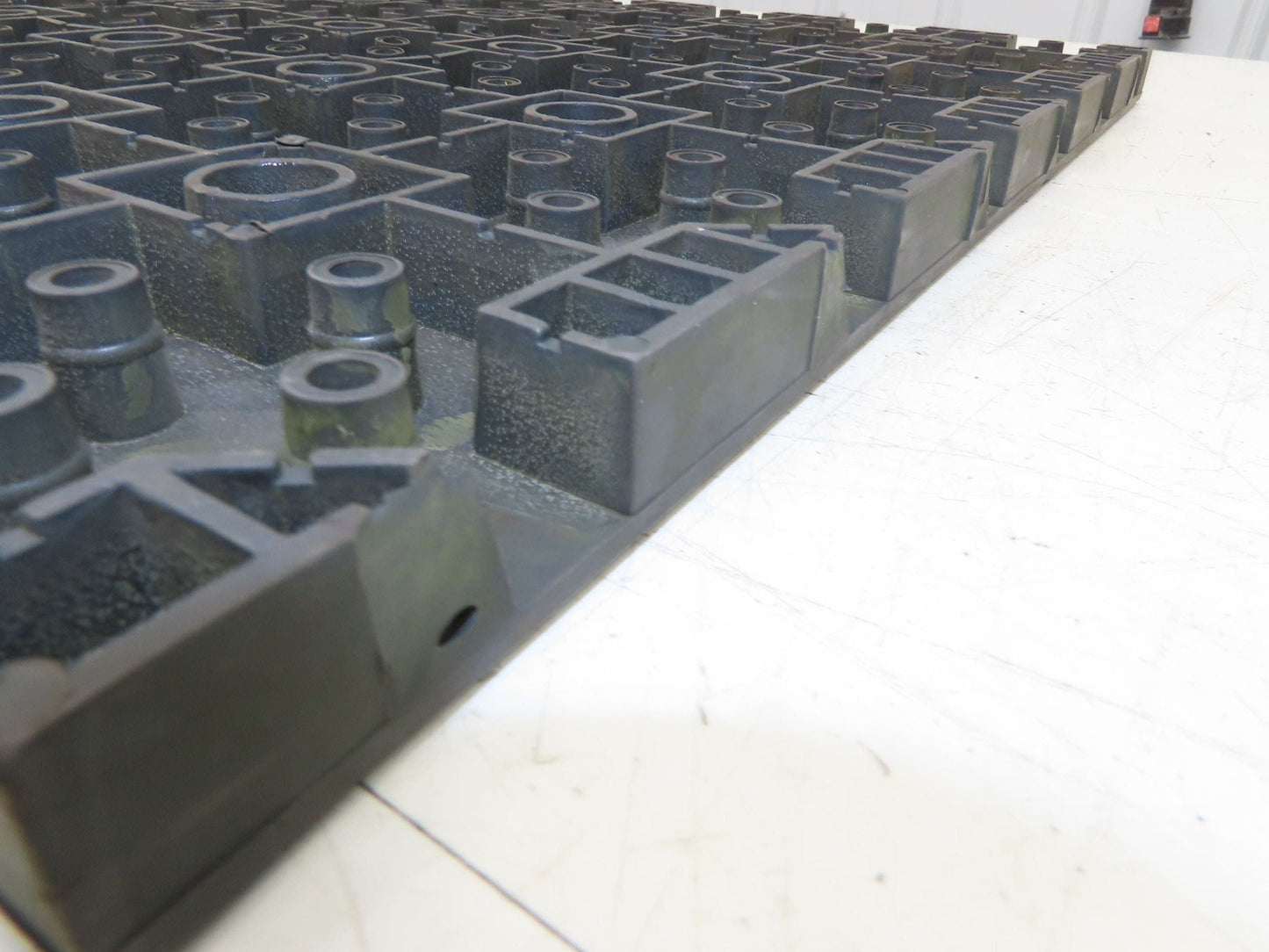 Wearwell H-9389 ErgoDeck Mat - 18 x 18", Solid Tile 7/8" Thick  Lot of 10pcs