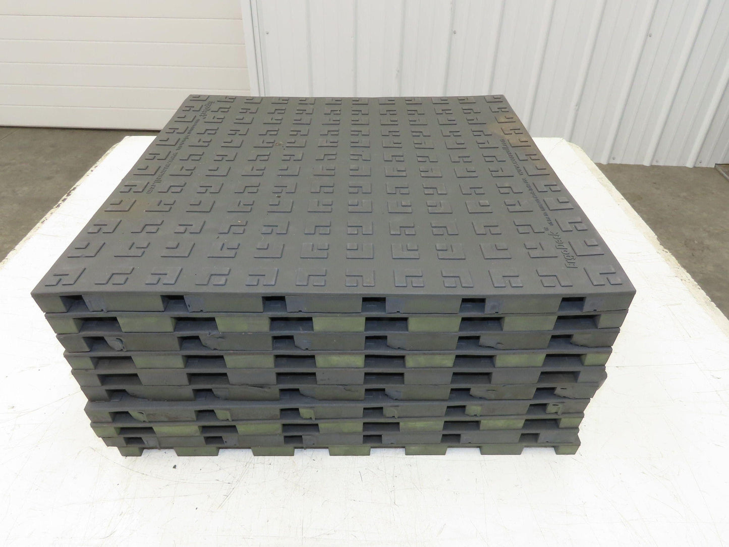 Wearwell H-9389 ErgoDeck Mat - 18 x 18", Solid Tile 7/8" Thick  Lot of 10pcs