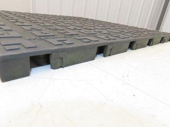 Wearwell H-9389 ErgoDeck Mat - 18 x 18", Solid Tile 7/8" Thick  Lot of 24