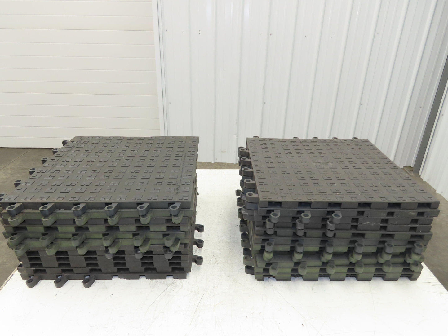 Wearwell H-9389 ErgoDeck Mat - 18 x 18", Solid Tile 7/8" Thick  Lot of 24
