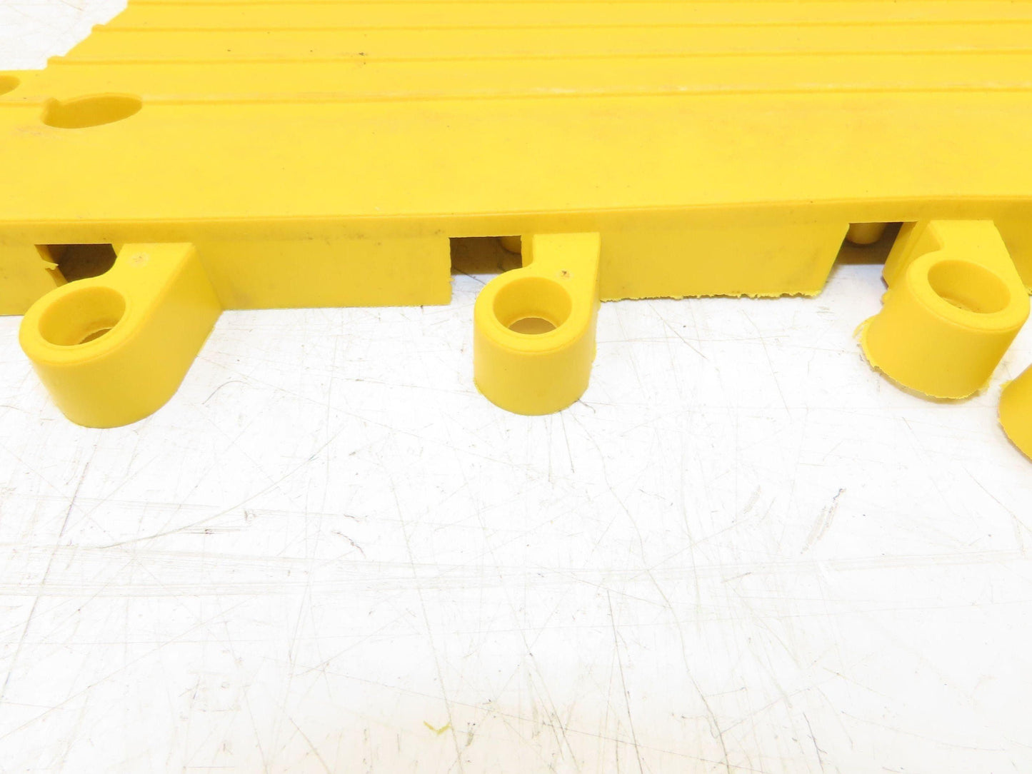 Wearwell H-9392 ErgoDeck Mat - 6 x 15", Ramp Edge Round Outside Corner Lot of 4