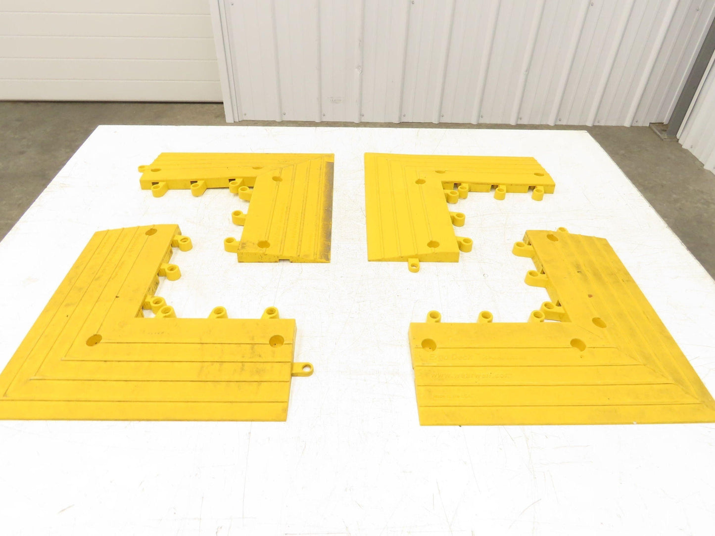 Wearwell H-9392 ErgoDeck Mat - 6 x 15", Ramp Edge Square Outside Corner Lot of 4
