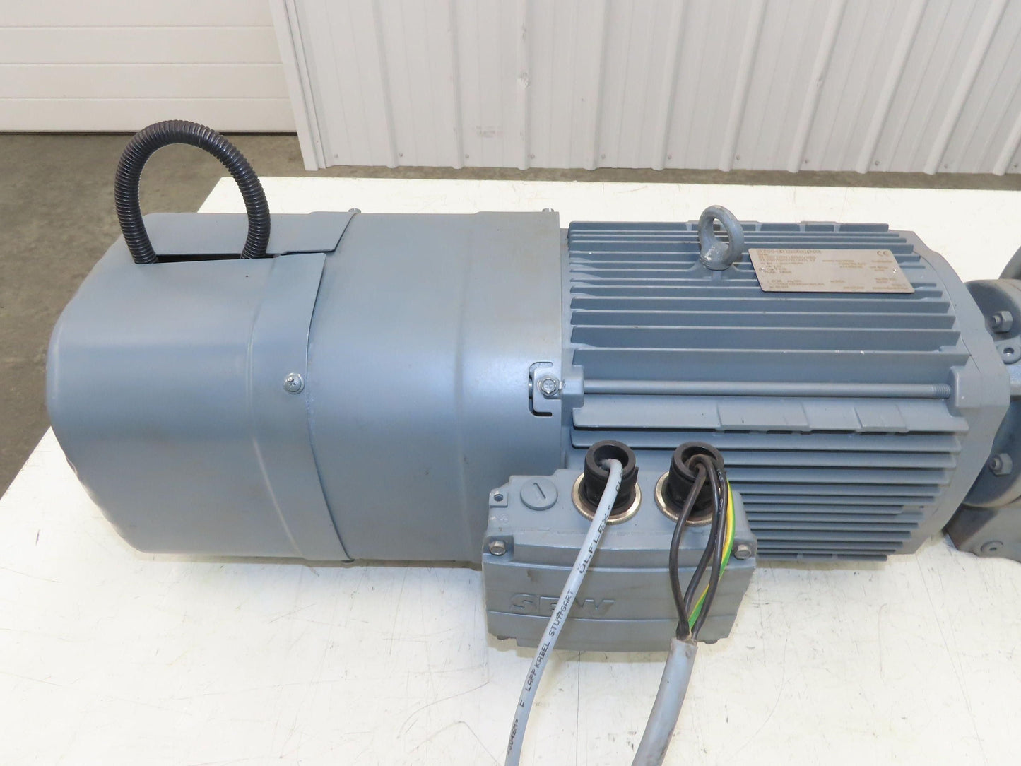Sew Eurodrive KHF67 DRN112M4/BE5 Brake Gear Motor 27.28:1 65rpm 4Kw 220/380V 3PH