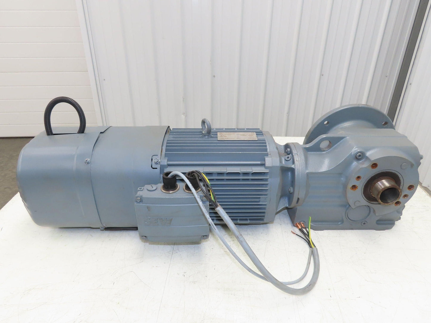 Sew Eurodrive KHF67 DRN112M4/BE5 Brake Gear Motor 27.28:1 65rpm 4Kw 220/380V 3PH