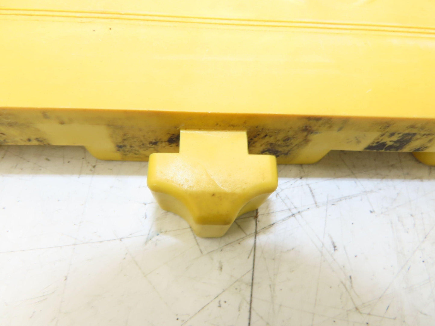 Anti Fatigue Modular Interlocking Male Ramp Edge with Corner 22"x4" Lot of 7