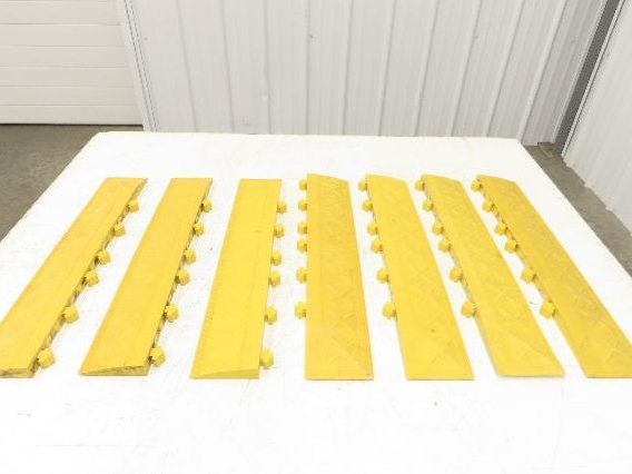 Anti Fatigue Modular Interlocking Male Ramp Edge with Corner 22"x4" Lot of 7