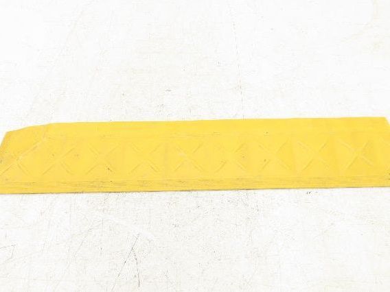 Anti Fatigue Modular Interlocking Female Ramp Edge with Corner 22"x4" Lot of 5