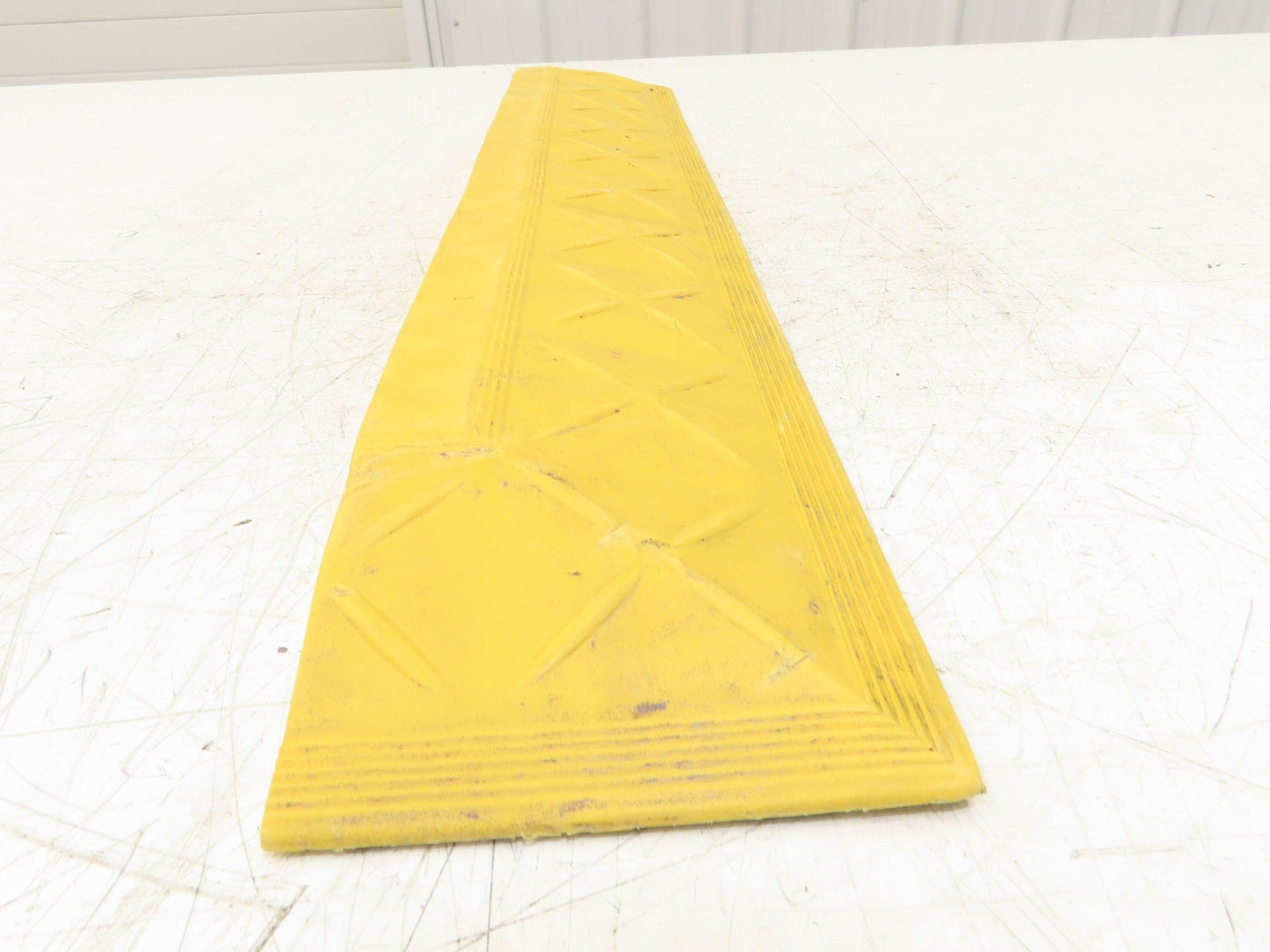 Anti Fatigue Modular Interlocking Female Ramp Edge with Corner 22"x4" Lot of 5