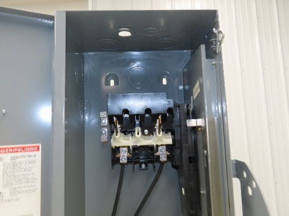 Square D DTU222 Double Throw Disconnect Switch Manual Transfer 60A 240V 1Ph F05