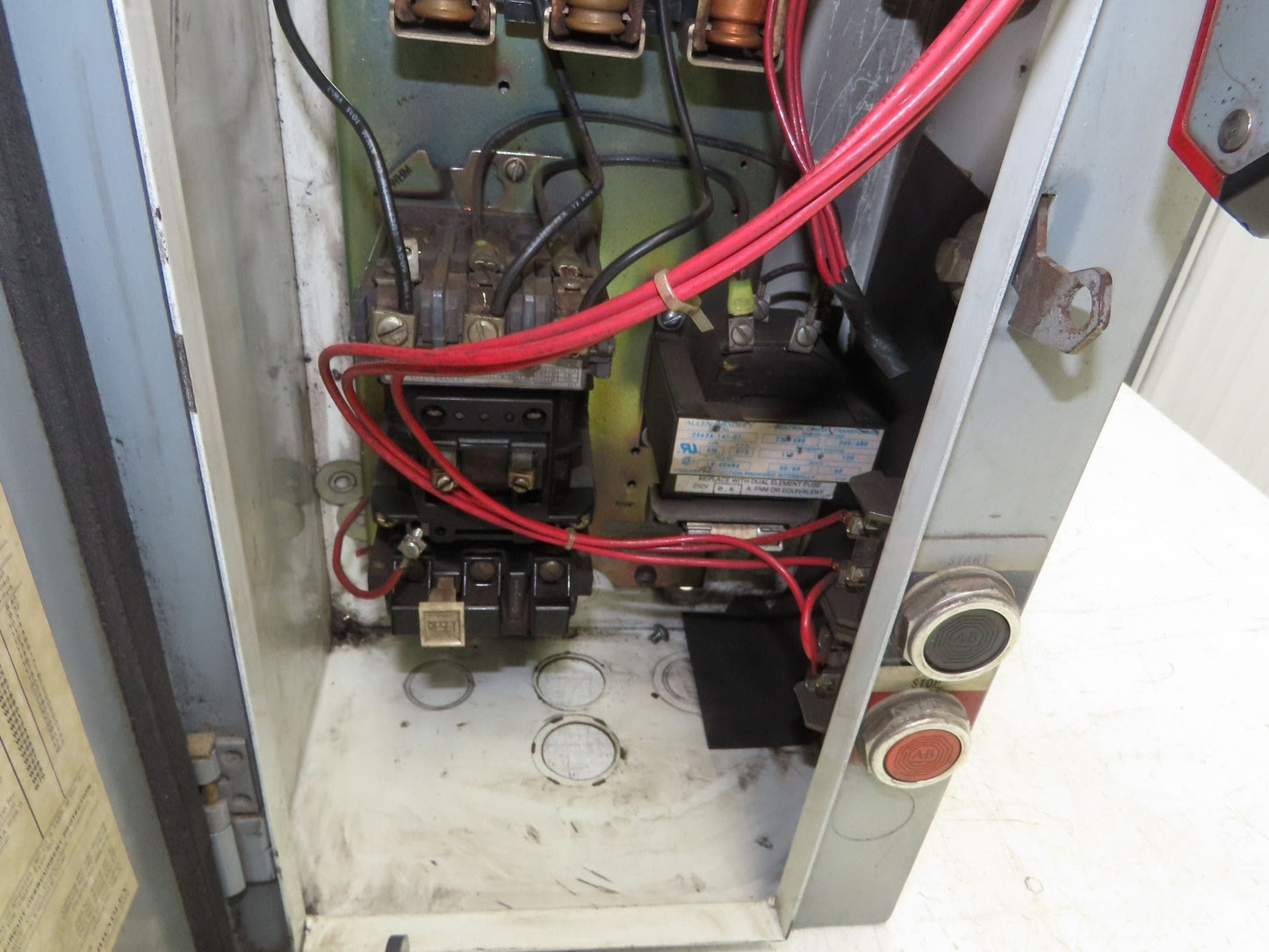 Allen-Bradley 512-AAB-24R Combination Starter NEMA Size 0 Fusible 600V 3PH