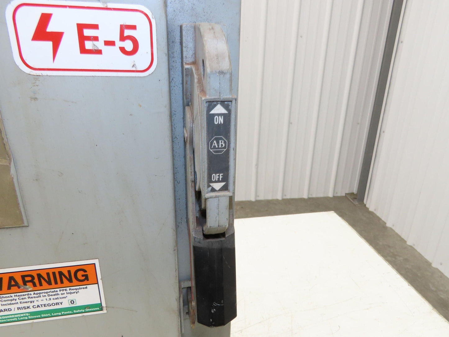 Allen-Bradley 512-AAB-24R Combination Starter NEMA Size 0 Fusible 600V 3PH