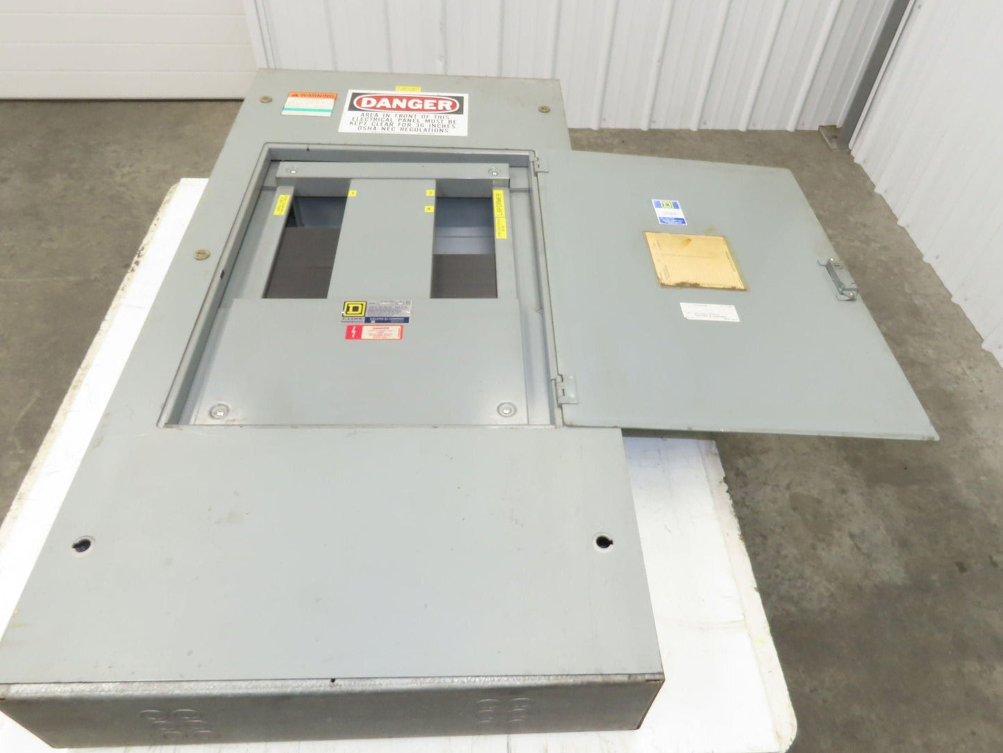 Square D NH1B I-Line Panelboard Breaker Box 225A 277/480V 3PH 4W 18 Space 225Amp