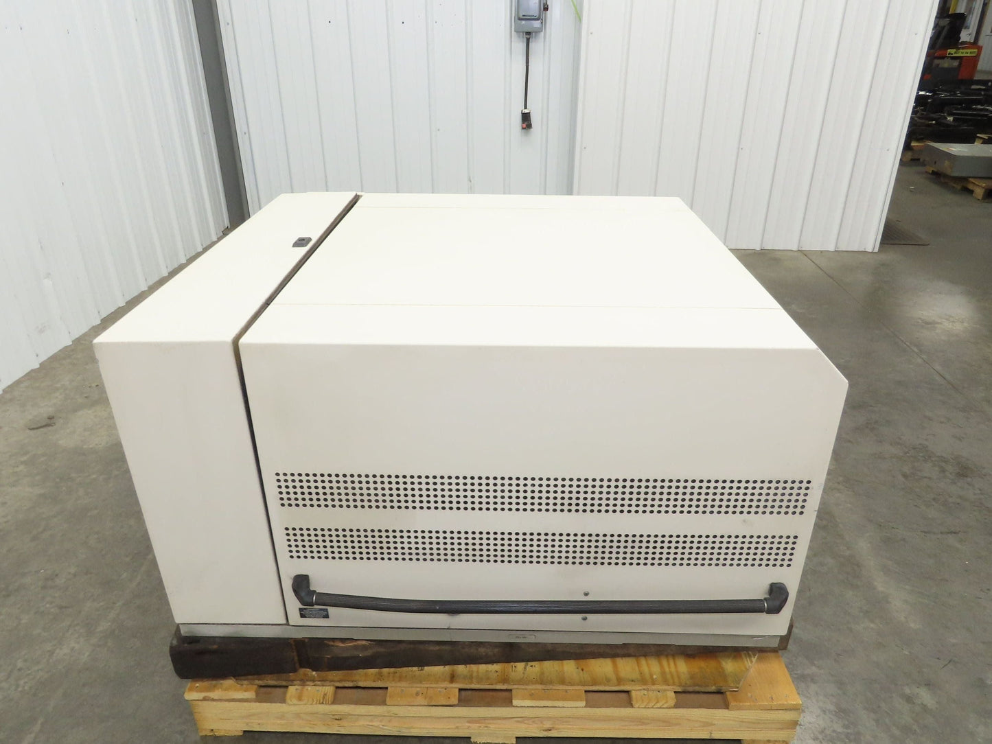 Trumpf TLF 3000 Turbo Industrial CNC Class IV Laser Resonator 1-4kW CO2 He N2