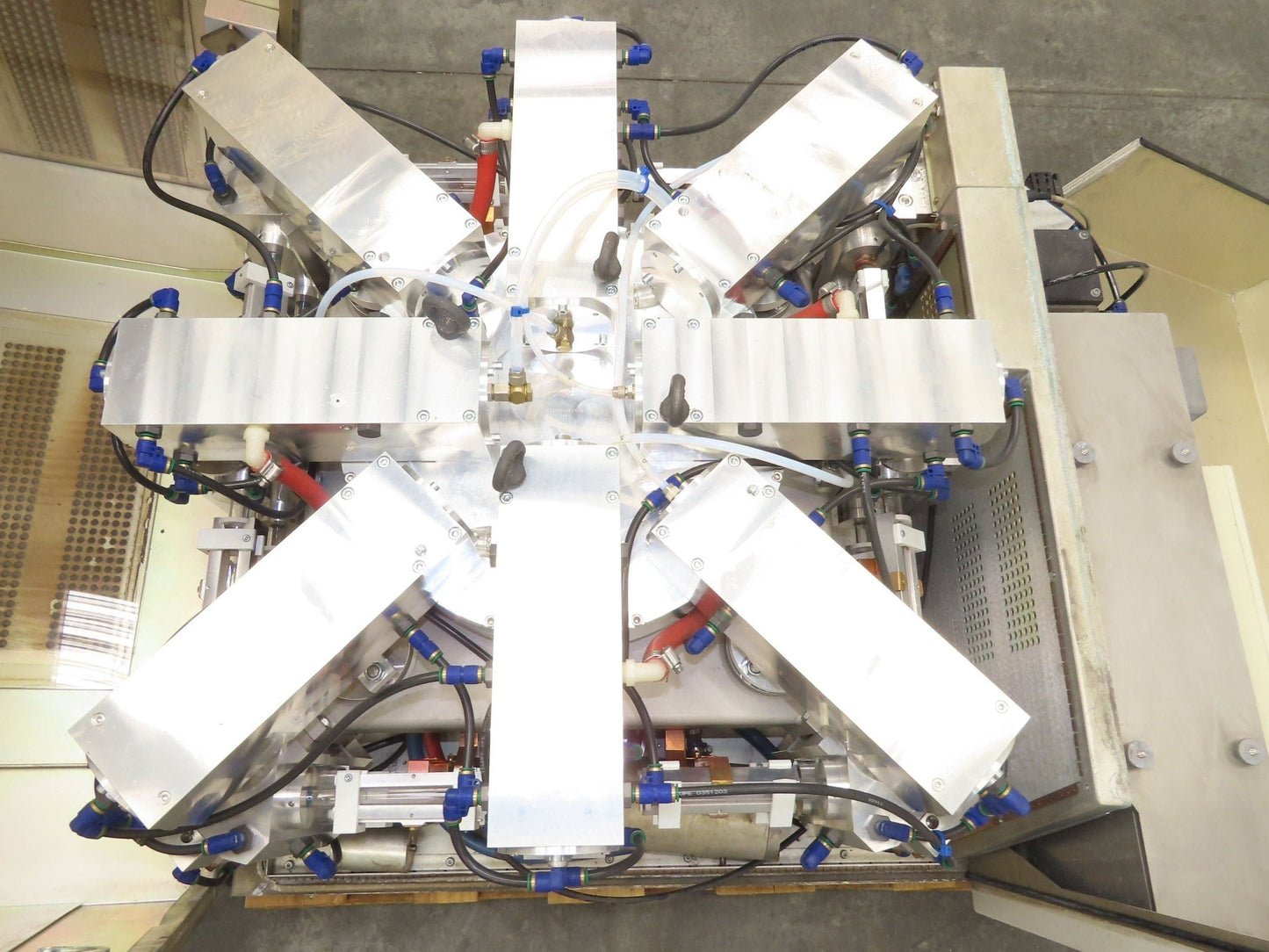 Trumpf TLF 3000 Turbo Industrial CNC Class IV Laser Resonator 1-4kW CO2 He N2