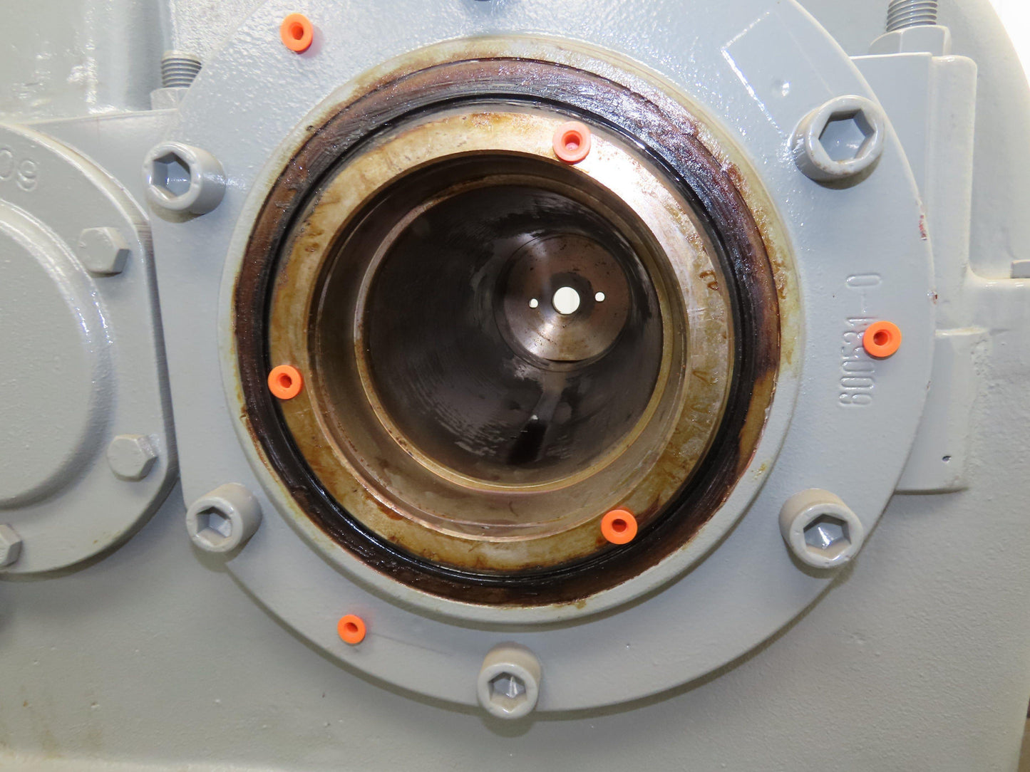 Flender KZA 225 Helical Gear Drive 85.97 Gearbox Reducer 21rpm 30Hp Hollow Shaft