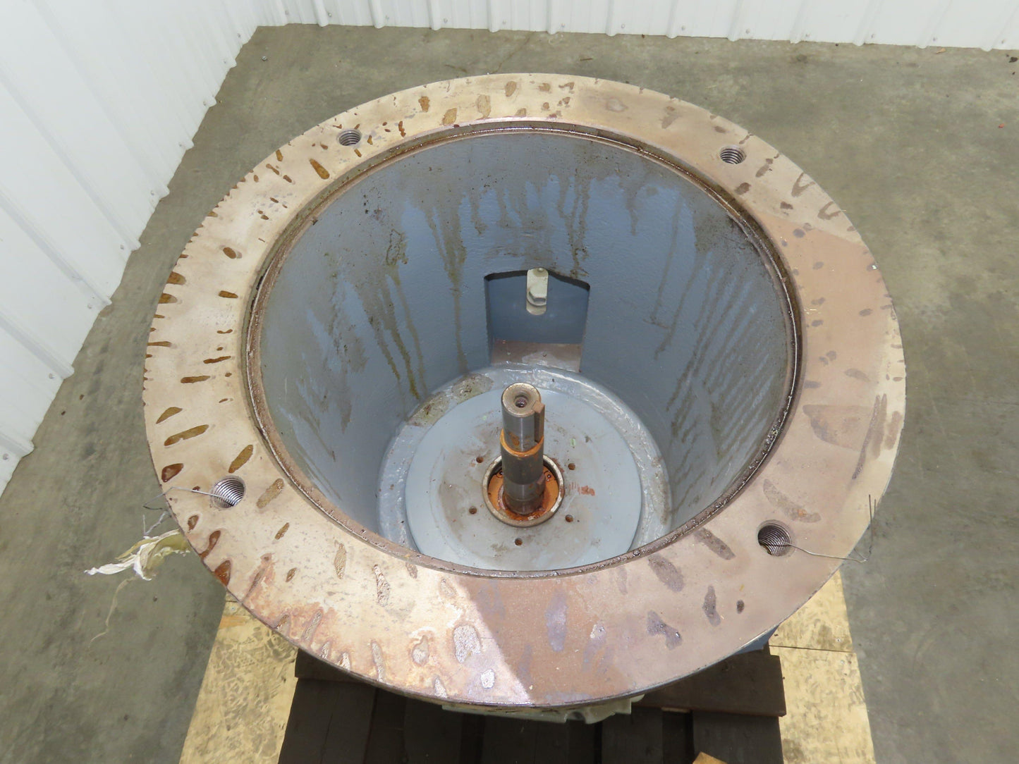 Flender KZA 225 Helical Gear Drive 85.97 Gearbox Reducer 21rpm 30Hp Hollow Shaft