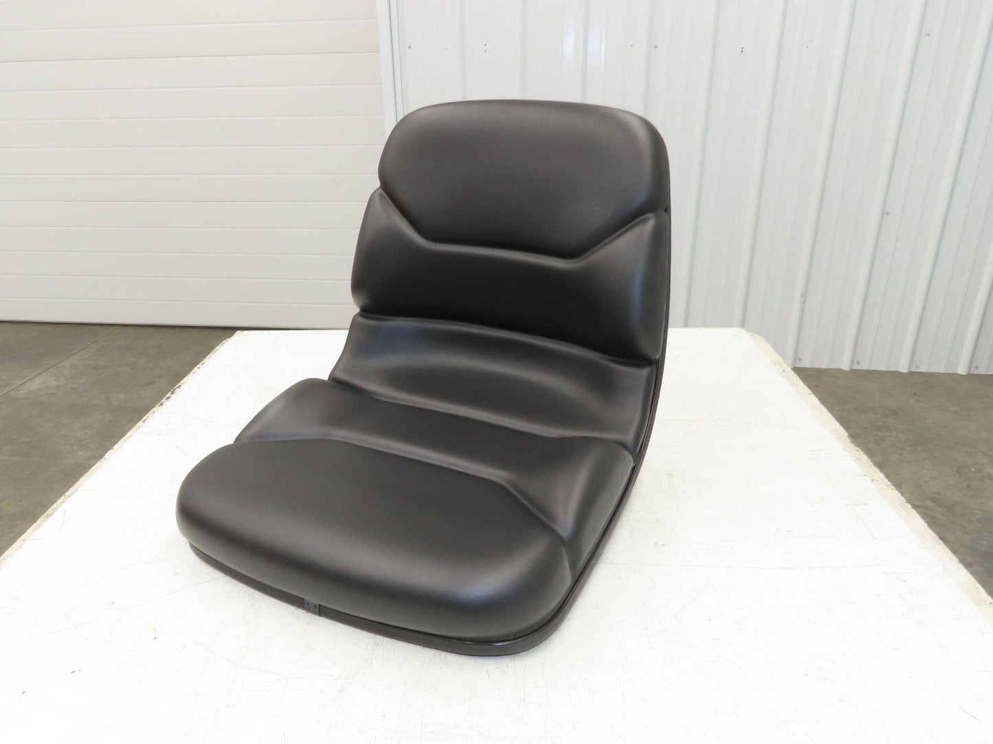 Universal Forklift Replacement Seat Black Vinyl 18" SA12345.903