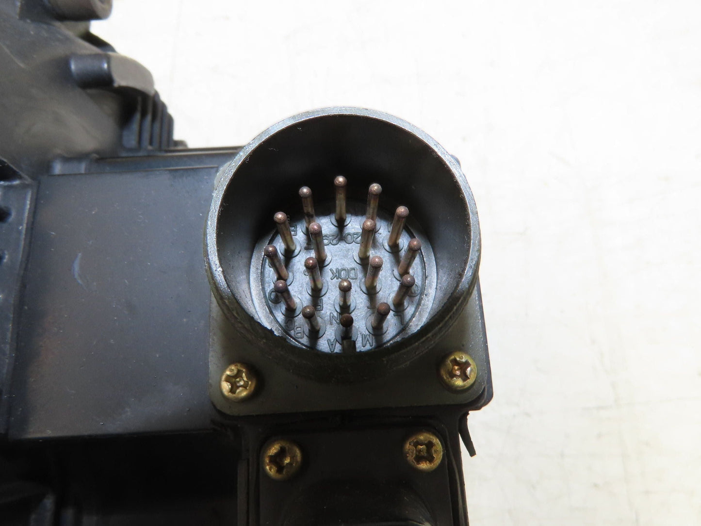 Yaskawa SGMGH-44A2A-YR15 AC Servo Motor 4400W 1500 RPM 200V Encoder UTSAE-B17BBF