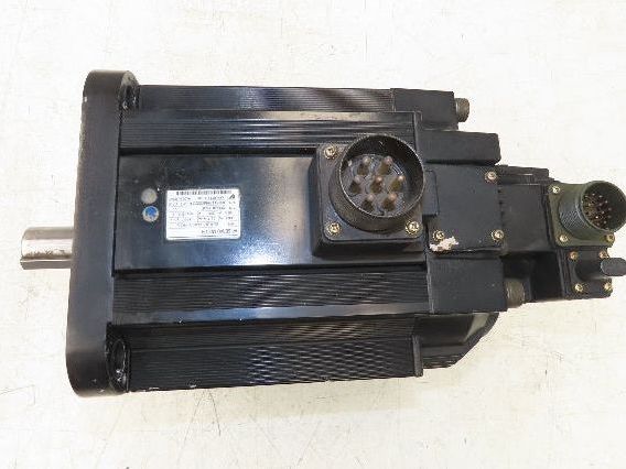 Yaskawa SGMGH-44A2A-YR15 AC Servo Motor 4400W 1500 RPM 200V Encoder UTSAE-B17BBF