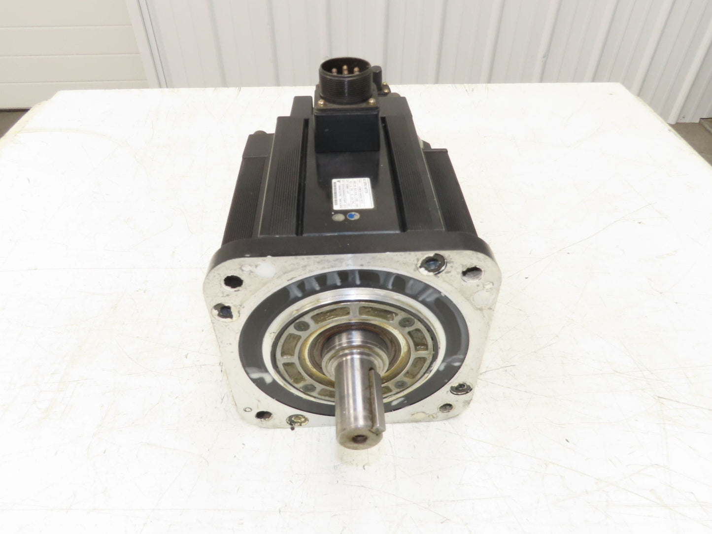 Yaskawa SGMGH-44A2A-YR15 AC Servo Motor 4400W 1500 RPM 200V Encoder UTSAE-B17BBF
