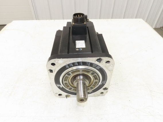 Yaskawa SGMGH-44A2A-YR15 AC Servo Motor 4400W 1500 RPM 200V Encoder UTSAE-B17BBF
