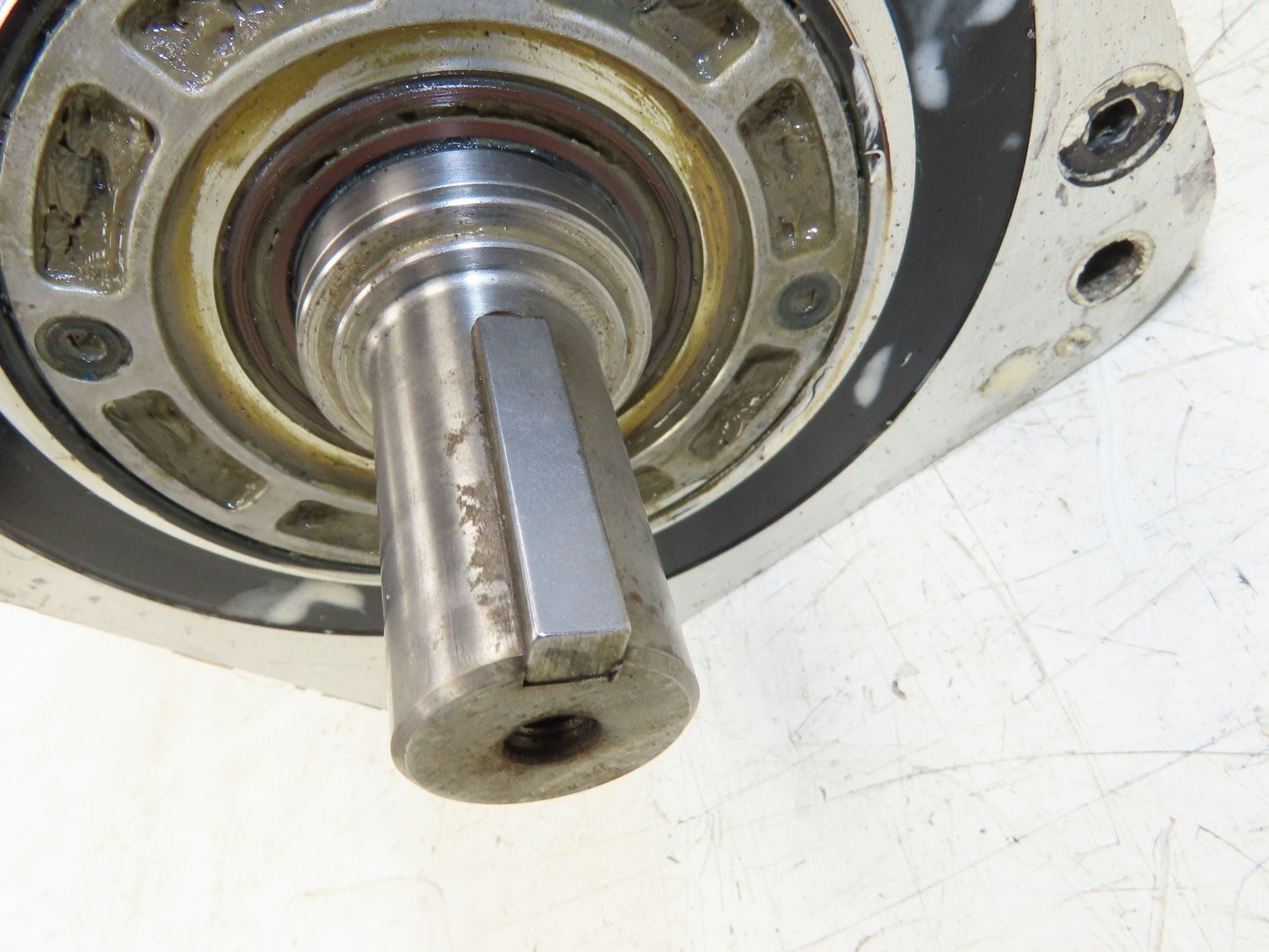 Yaskawa SGMGH-44A2A-YR15 AC Servo Motor 4400W 1500 RPM 200V Encoder UTSAE-B17BBF