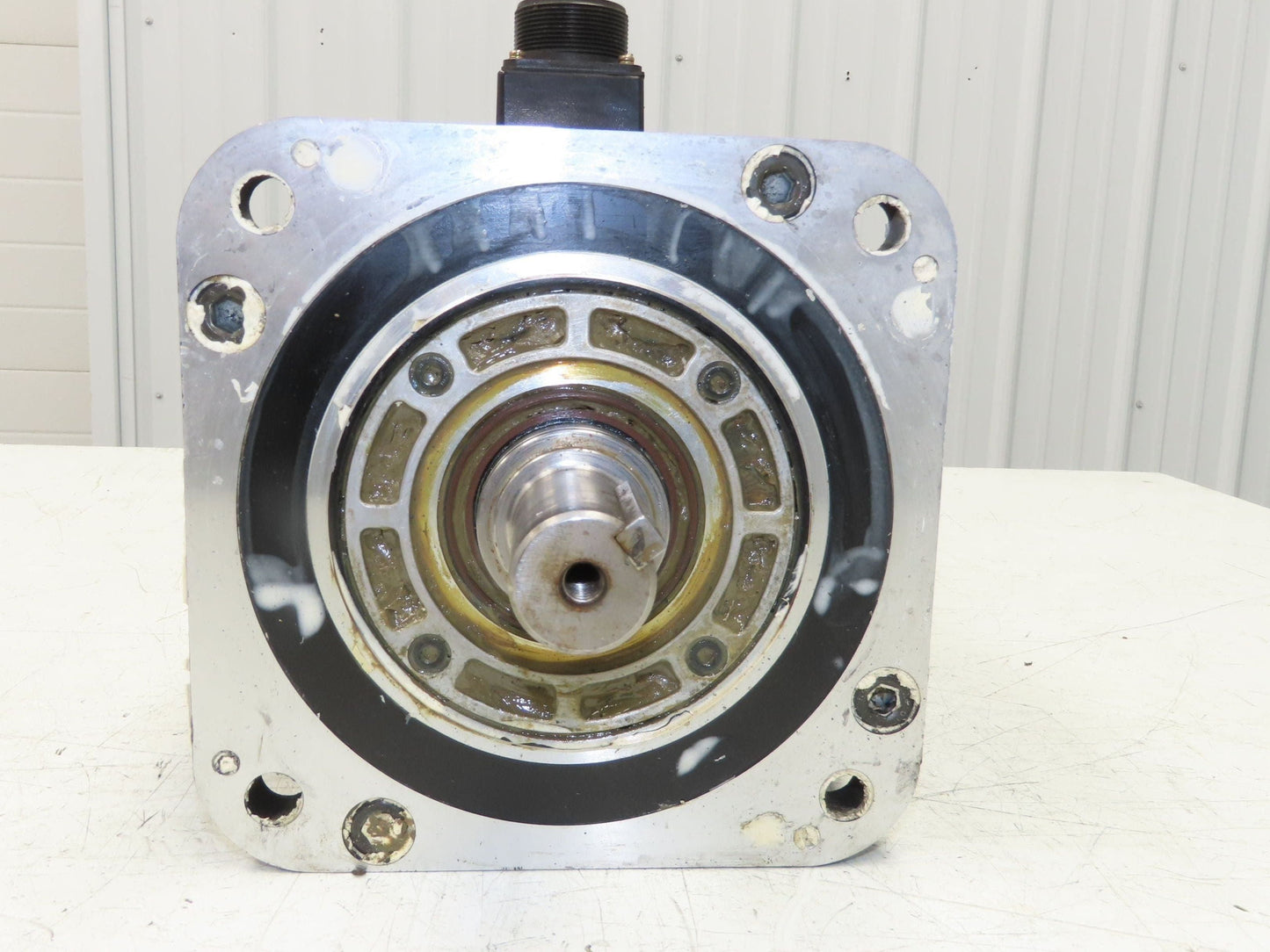 Yaskawa SGMGH-44A2A-YR15 AC Servo Motor 4400W 1500 RPM 200V Encoder UTSAE-B17BBF