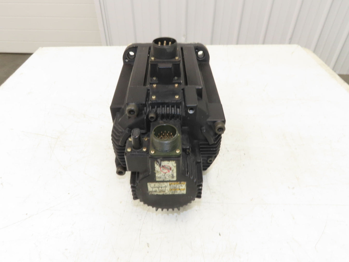 Yaskawa SGMGH-44A2A-YR15 AC Servo Motor 4400W 1500 RPM 200V Encoder UTSAE-B17BBF