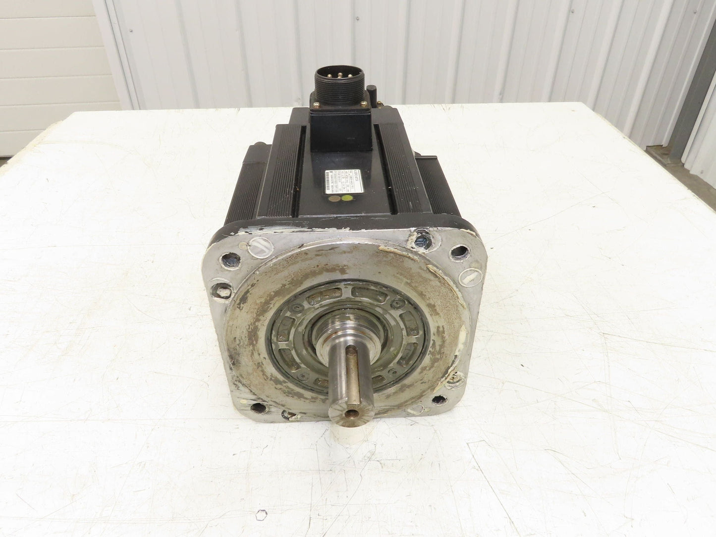 Yaskawa SGMGH-44A2A-YR15 AC Servo Motor 4400W 1500 RPM 200V Encoder UTSAE-B17BBF