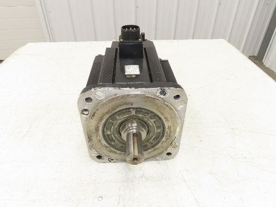 Yaskawa SGMGH-44A2A-YR15 AC Servo Motor 4400W 1500 RPM 200V Encoder UTSAE-B17BBF