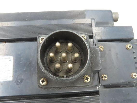 Yaskawa SGMGH-44A2A-YR15 AC Servo Motor 4400W 1500 RPM 200V Encoder UTSAE-B17BBF