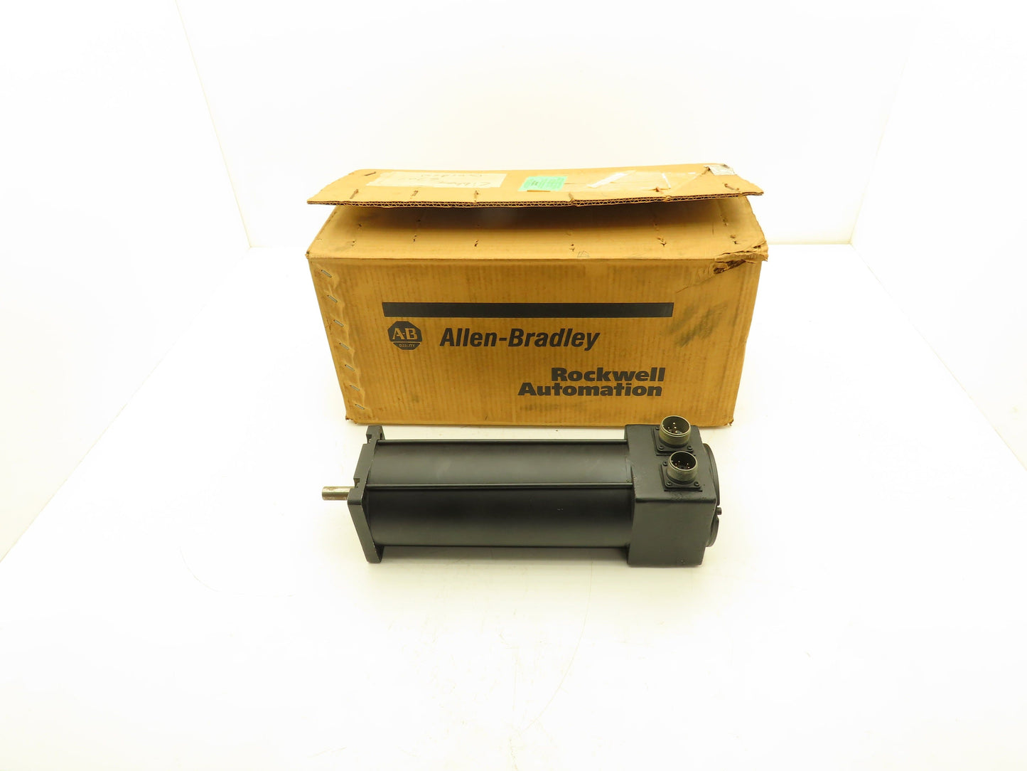 Allen Bradley 1326AB-A3E-11 AC Servo Motor 1.2Kw 3000rpm 480/360v 3ph